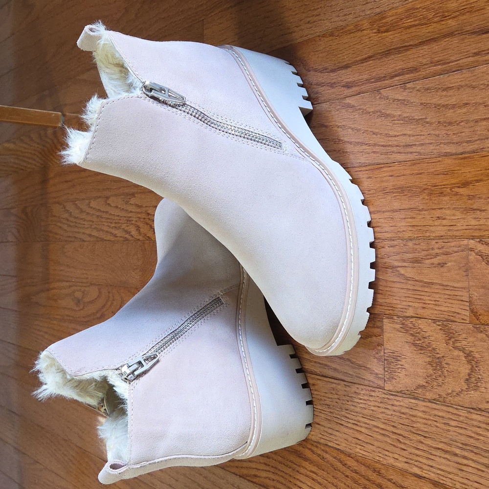 Dolce Vita Hollyn Wide Suede Lug Sole Booties 8.5